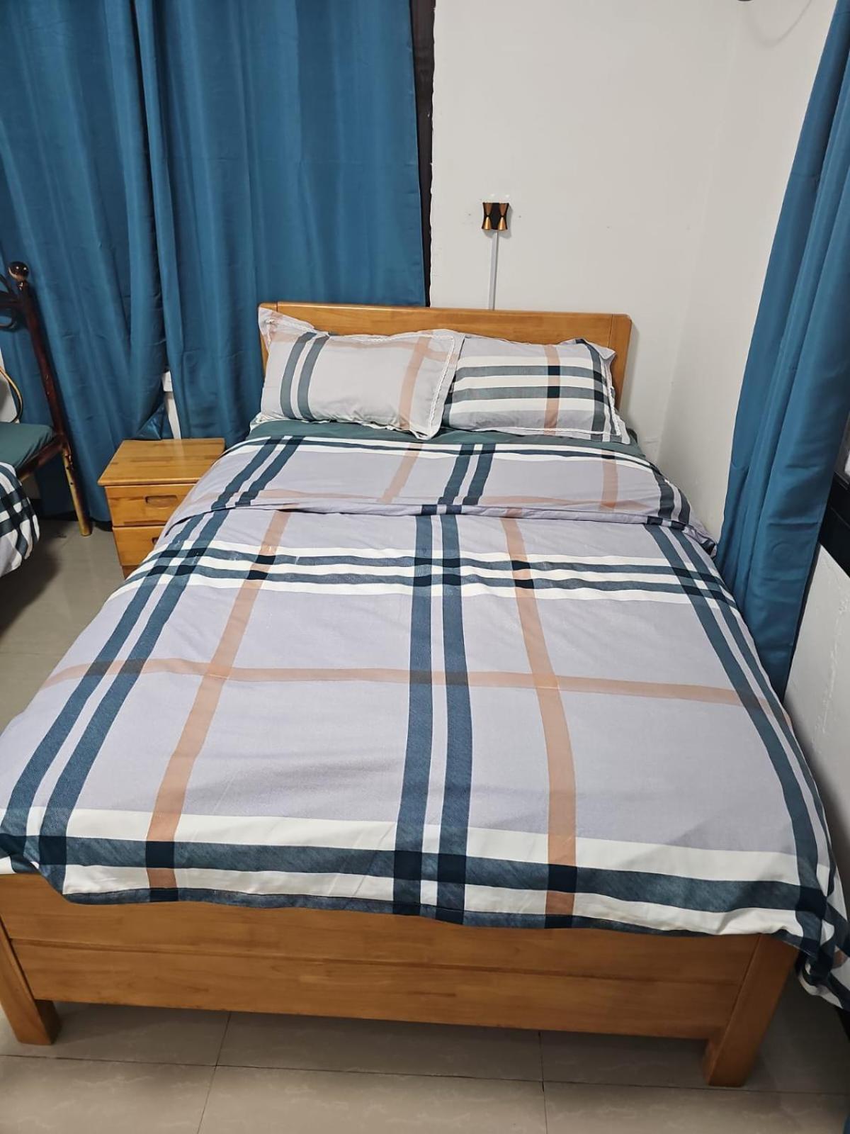 Lin's & Travel Guest house