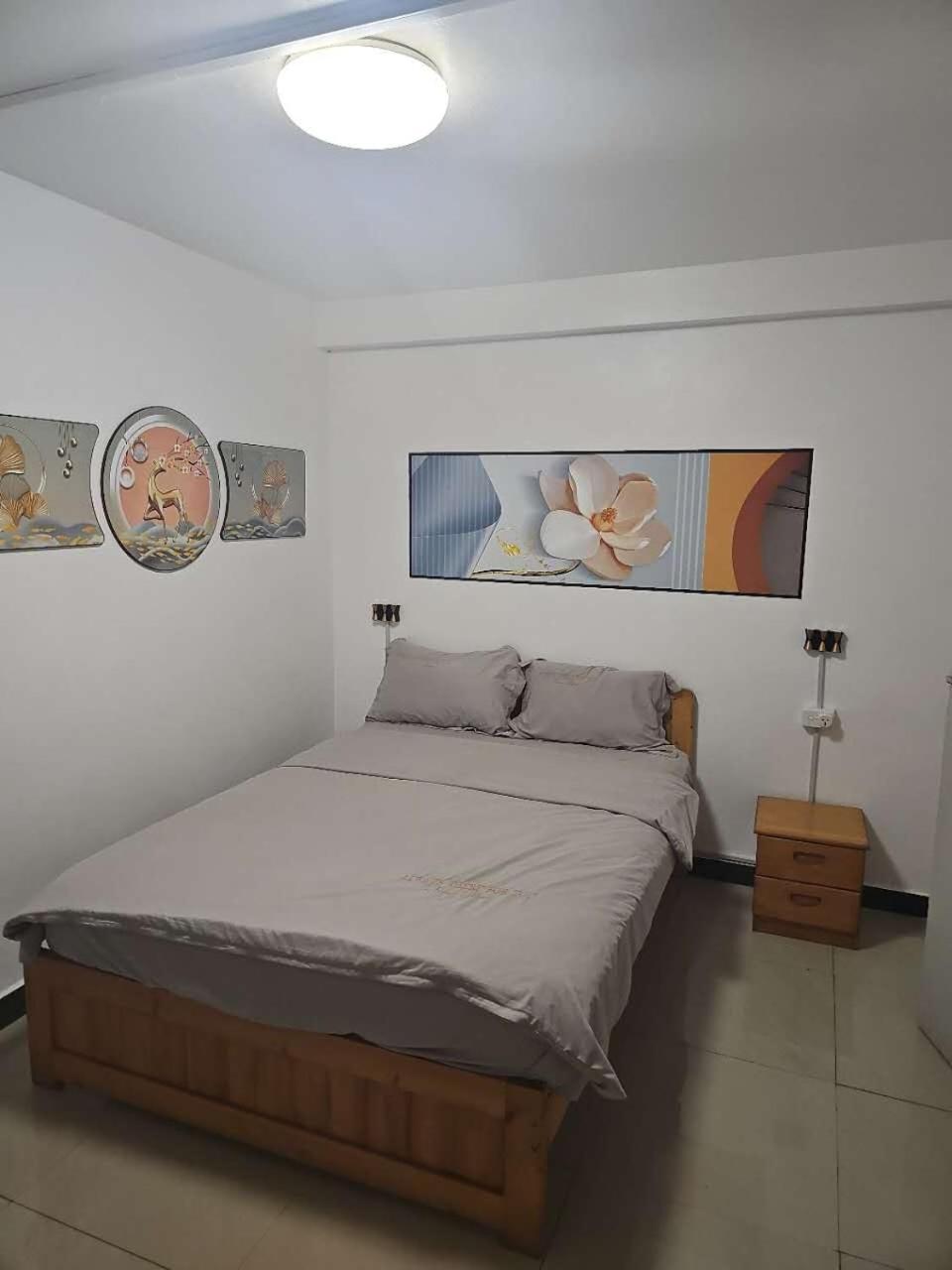 Lin's & Travel Guest house *