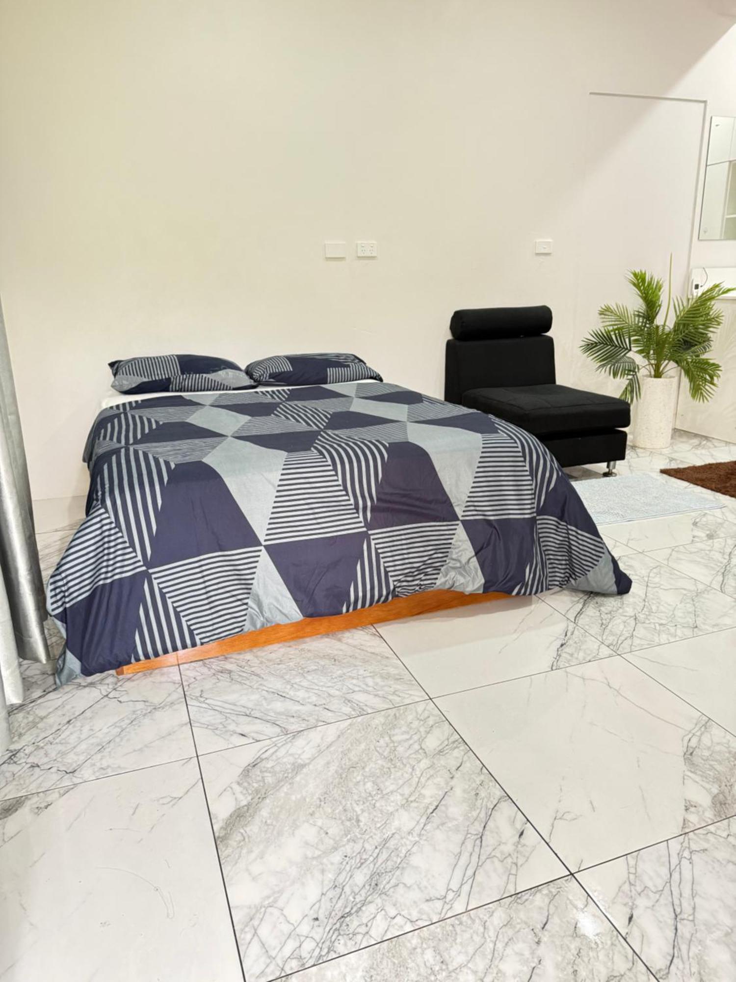 Airport Dock Apartment