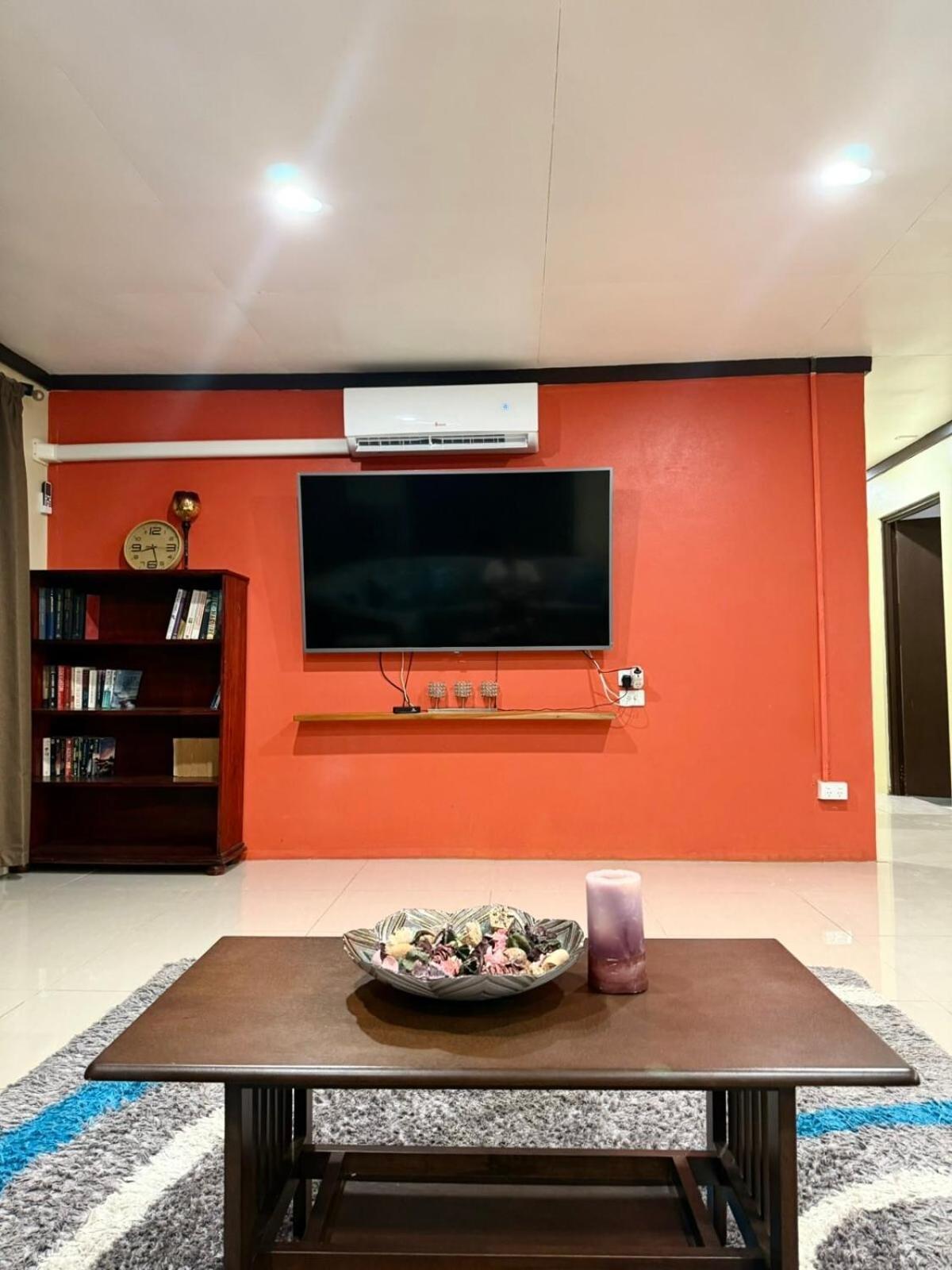 Family In Holiday home Nadi