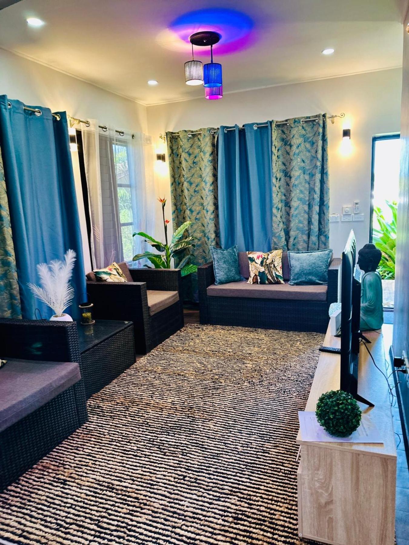 Dreamy Getaway 2 Bedroom Near Airport *