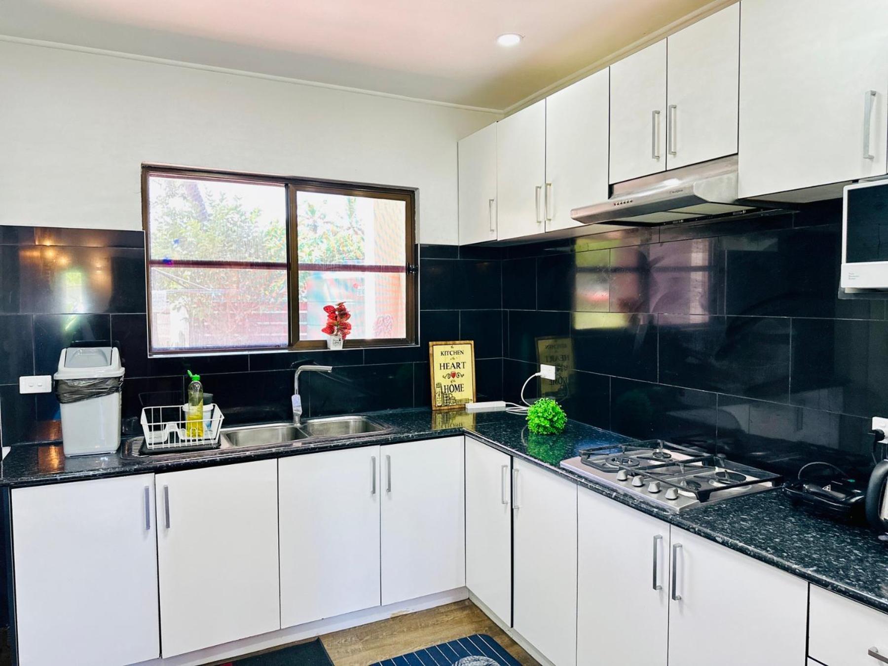 Dreamy Getaway 2 Bedroom Near Airport *