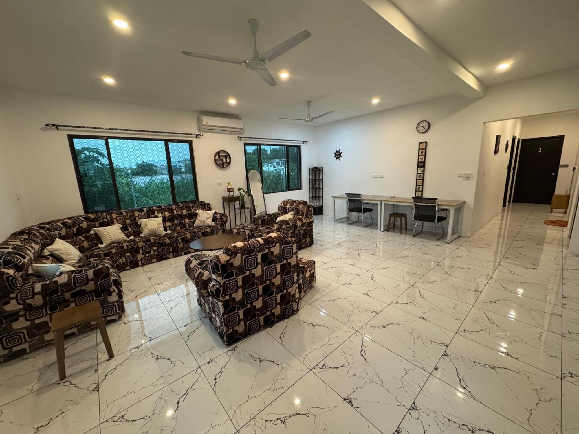 Homestay Deluxe Bedroom Nearby International Airport