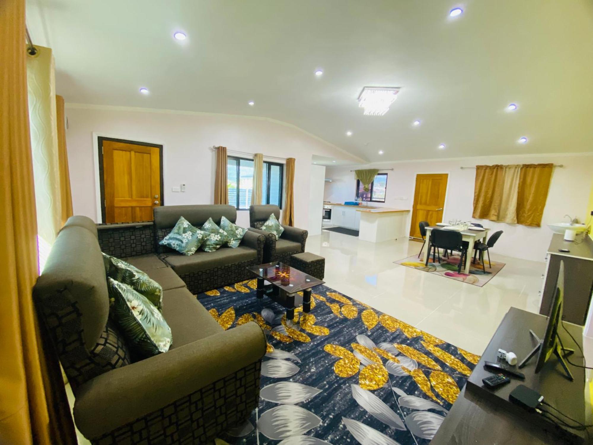 Whole 3br Home, Yours Alone Holiday home