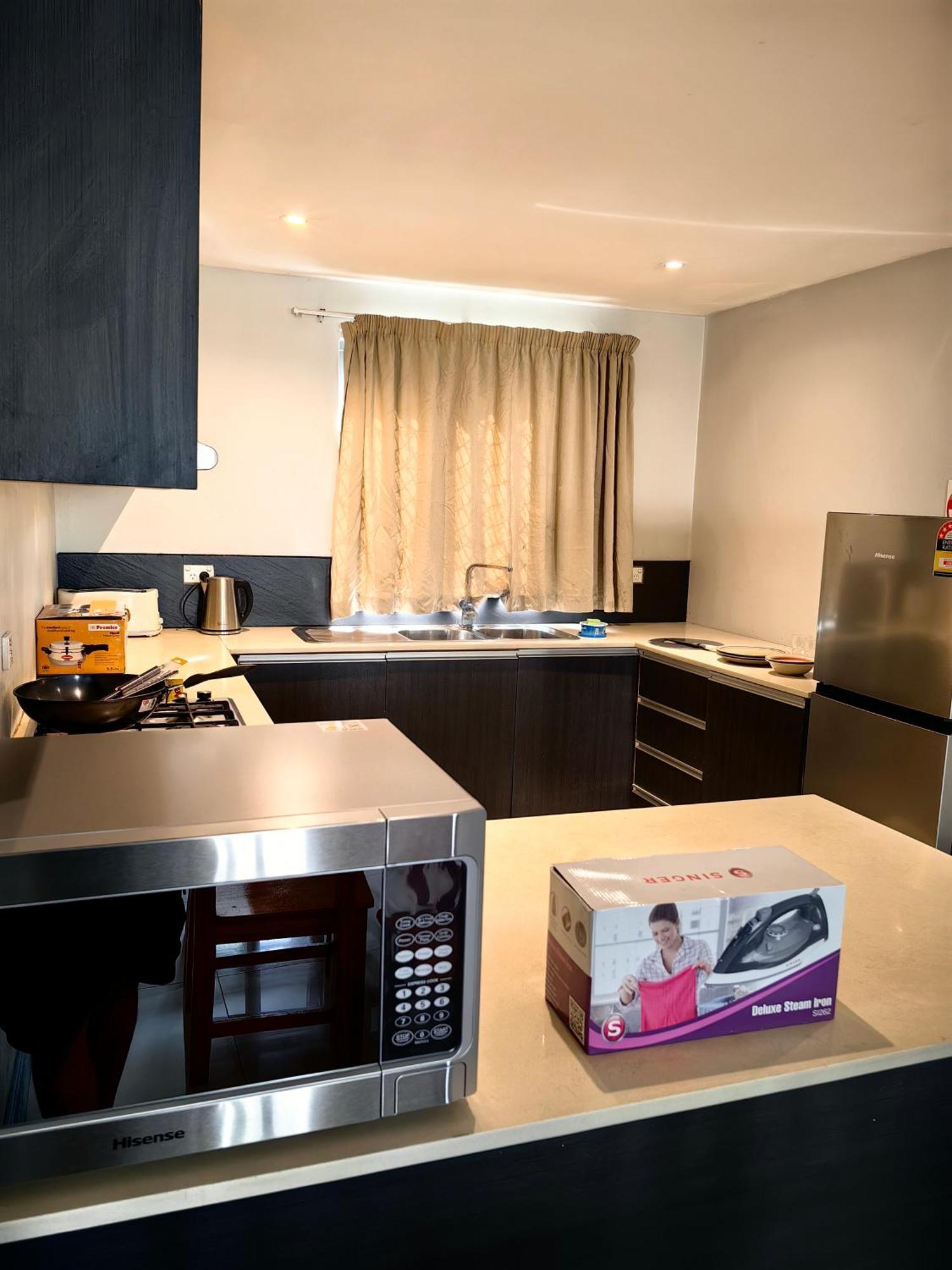 Pacific Fairprice Private Room, Shared Kitchen Homestay *