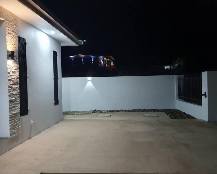 Executive Two Bedroom For Hire In * Nadi