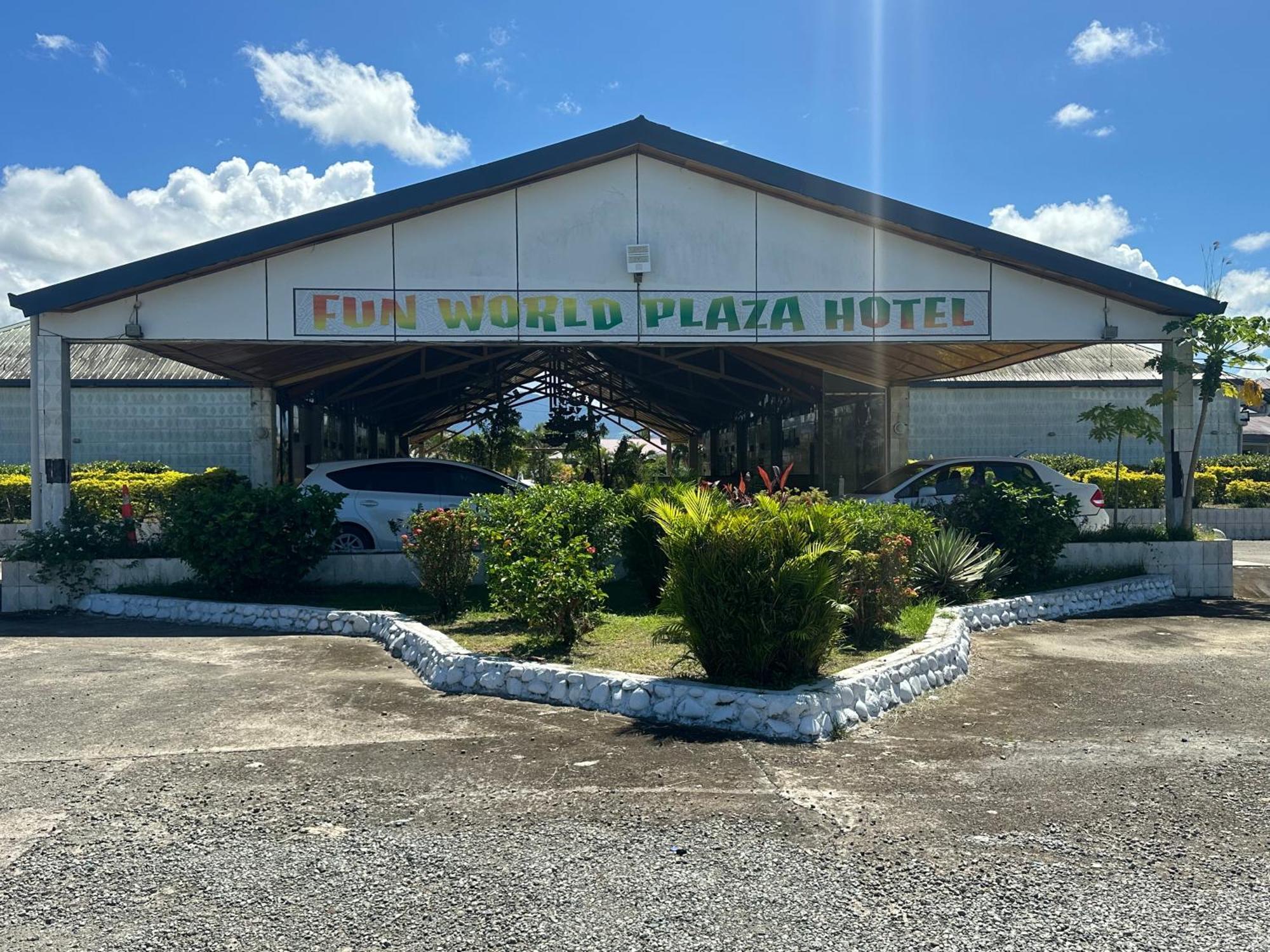 Hotel Funworld Plaza Hotel